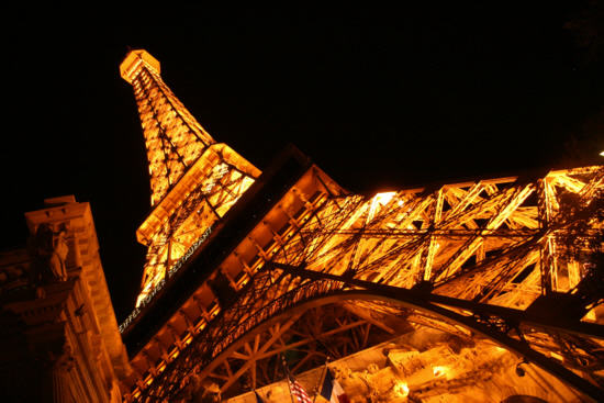 The Tour Eiffel by nuit